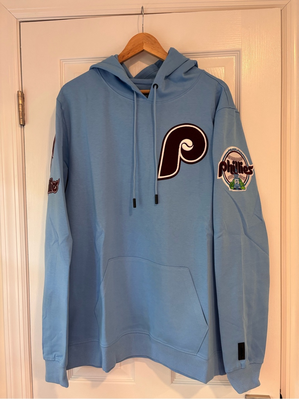 Pro Standard Phillies hoodie size XL NWT